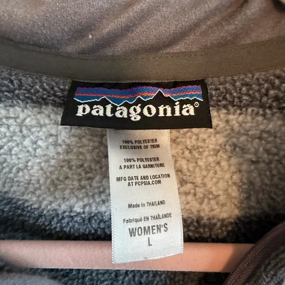 Patagonia Zip-Up 1/2 zip in dark Gray and light grey Stripes kangaroo pocket - Picture 2 of 16